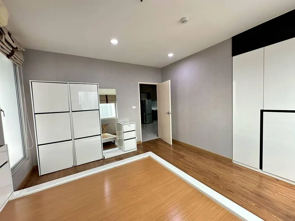 Property photos for St. Louis Grand Terrace