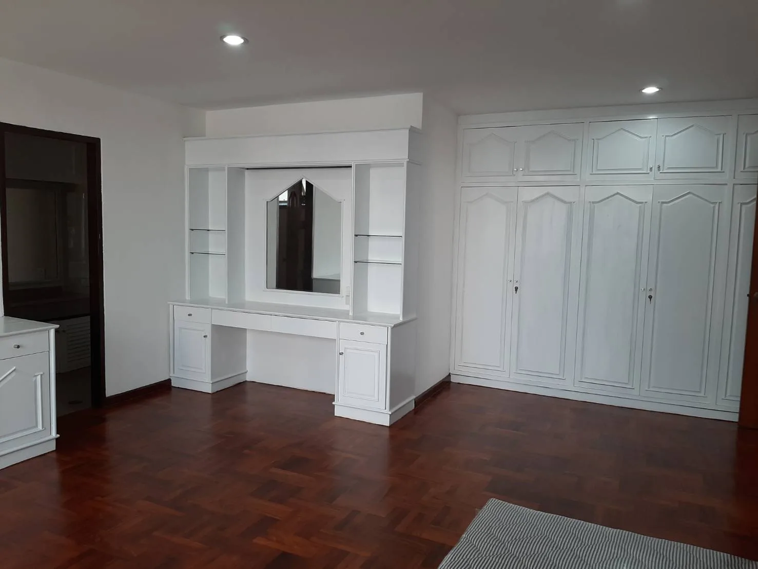 Property photos for Sriratana Mansion 1