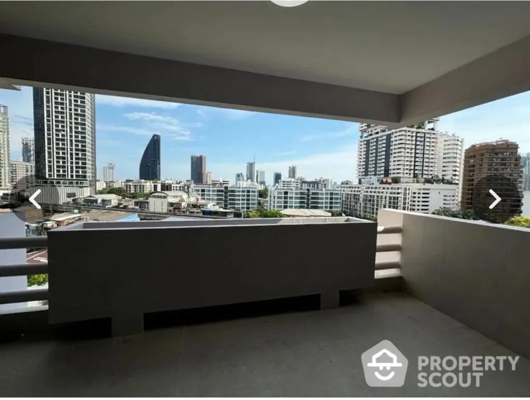 Property photos for Tongtip Mansion
