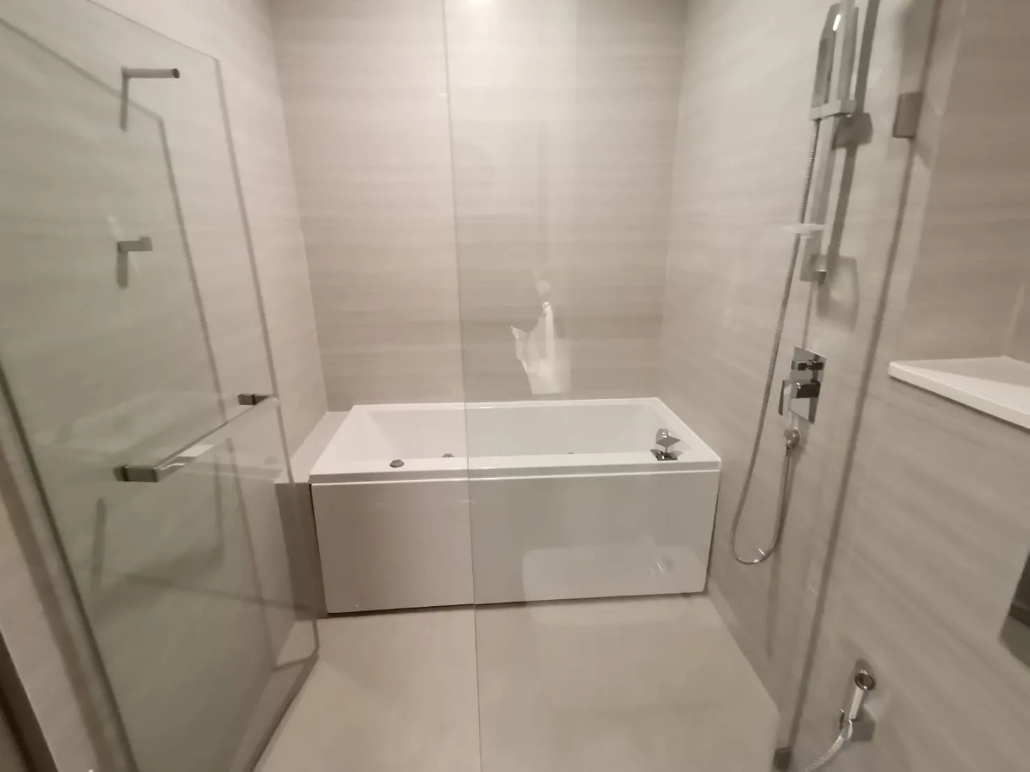 Property photos for Park Origin Thonglor