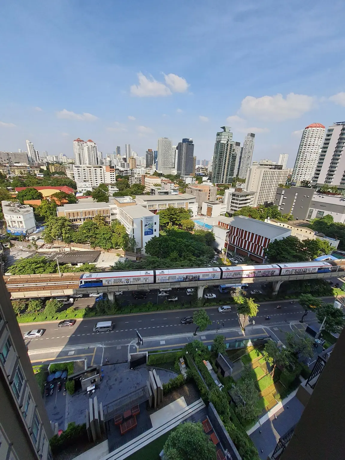 Property photos for The Crest Sukhumvit 34