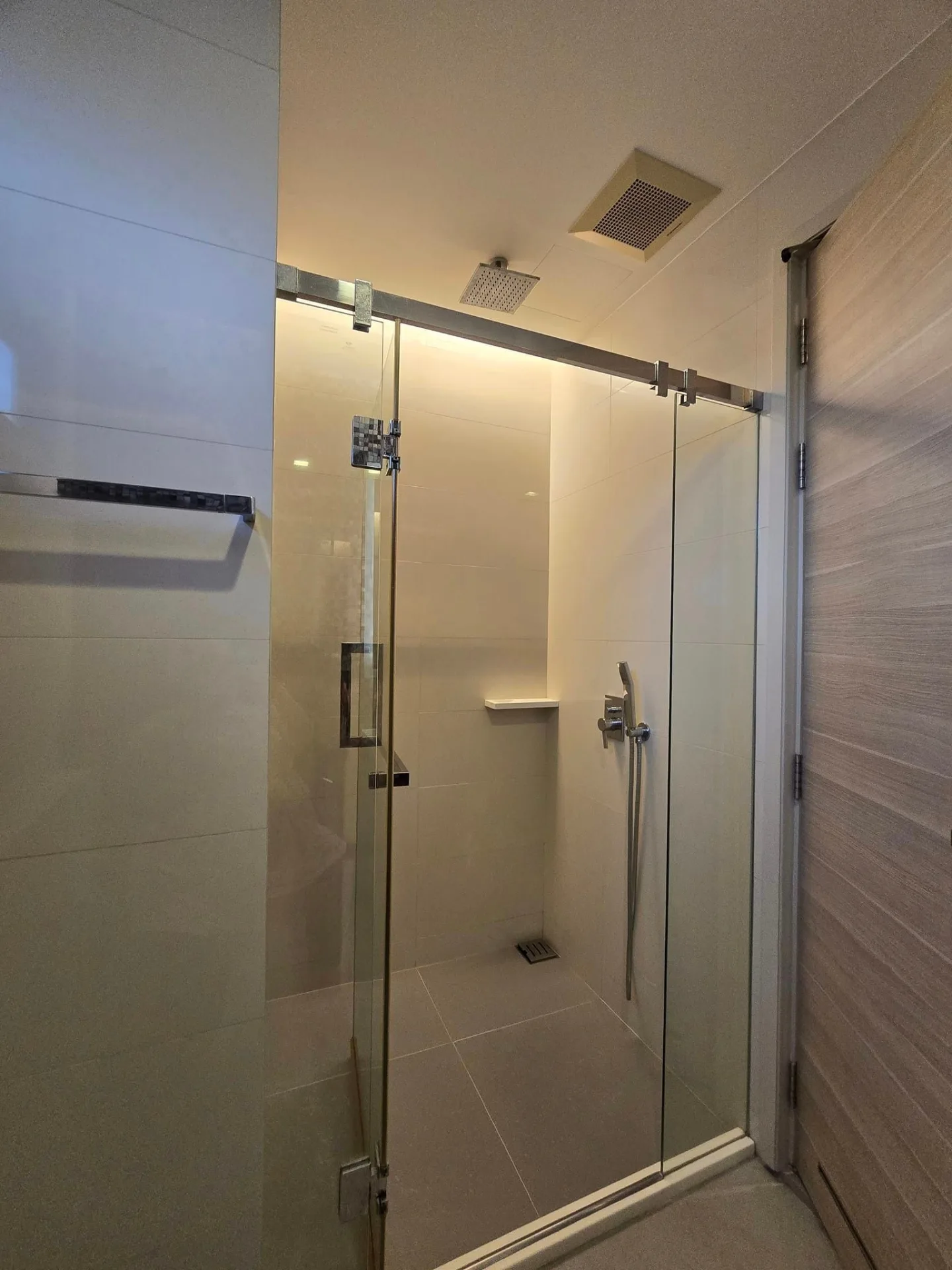 Property photos for The Room Sathorn - St.Louis