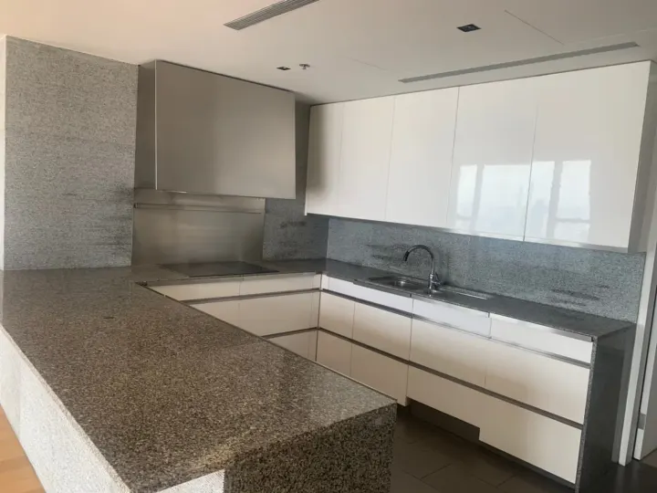 Property photos for The Met