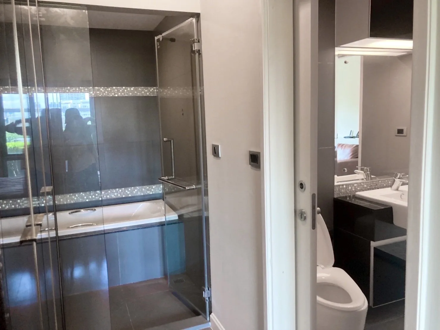 Property photos for The Crest Sukhumvit 34