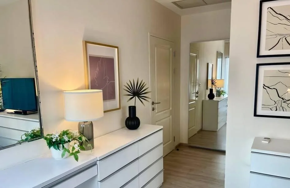 Property photos for Noble Refine