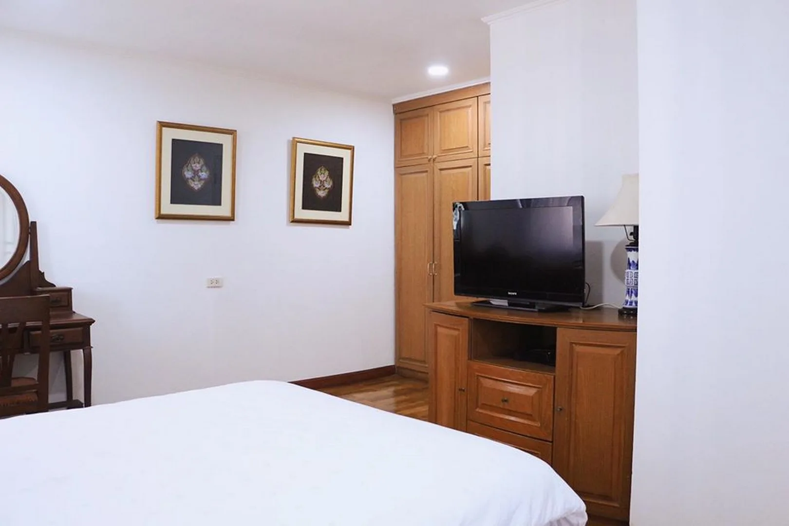 Property photos for Saladaeng Executive