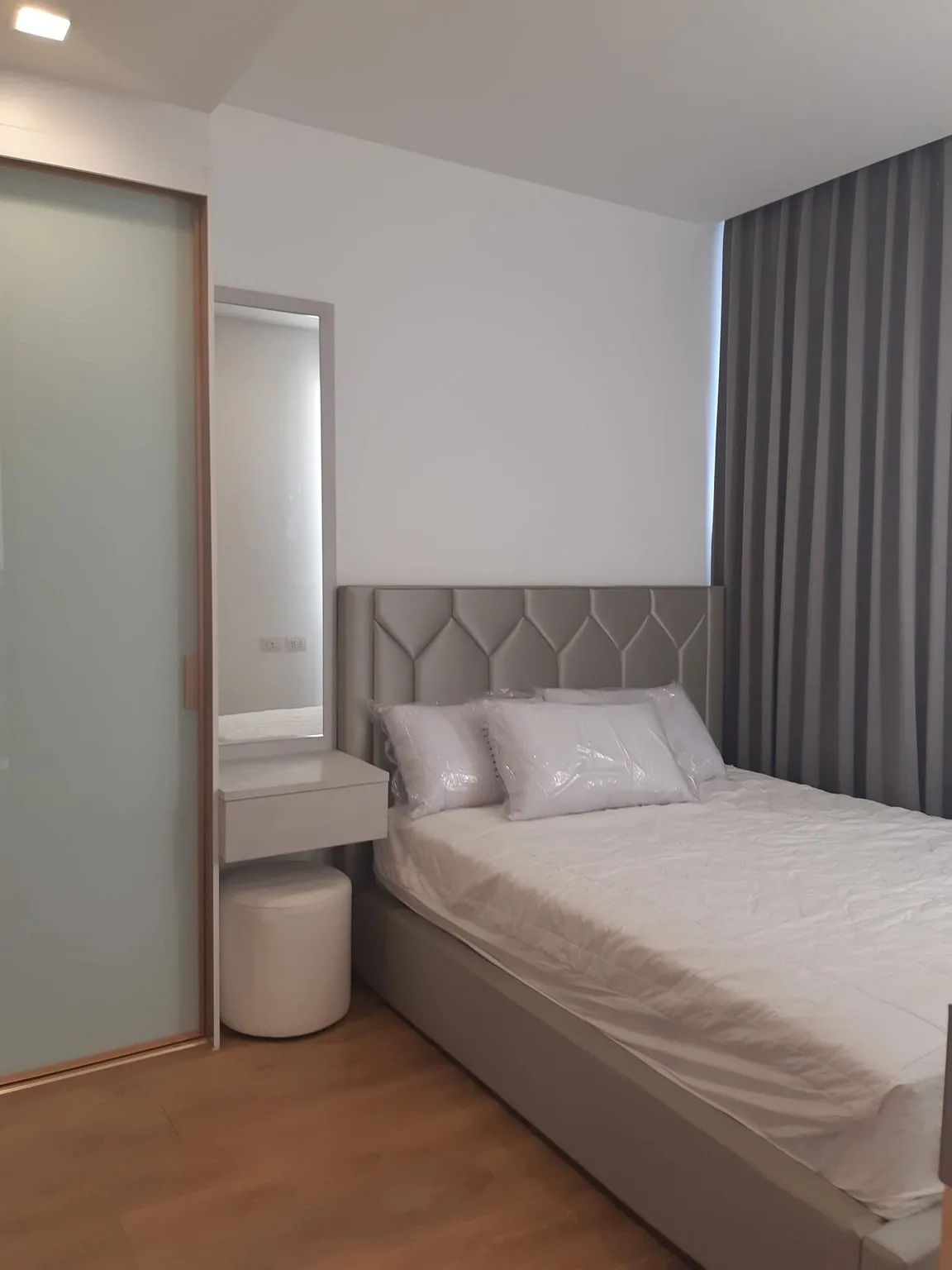 Property photos for Noble BE 33