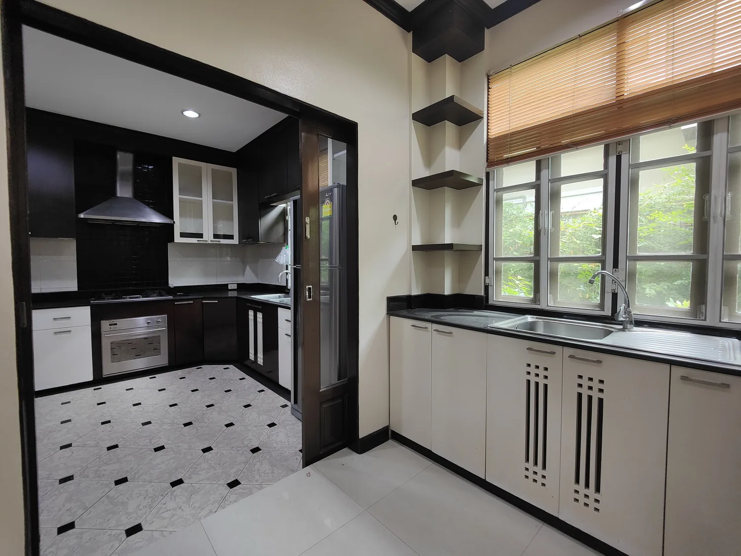 Property photos for Single House Charoen Mit 25