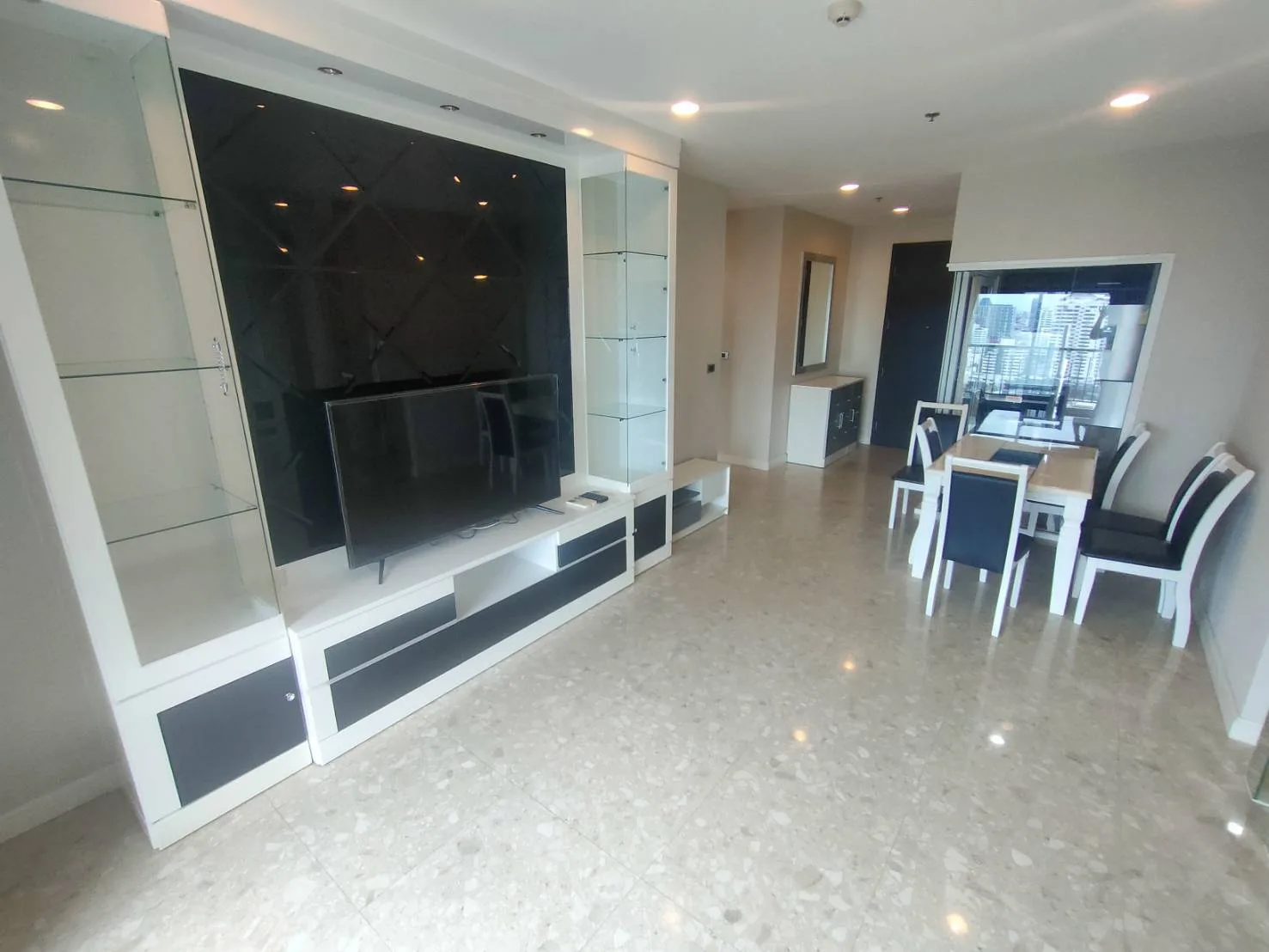 Property photos for The Crest Sukhumvit 34