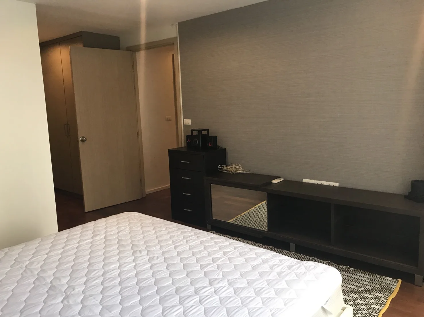Property photos for Siri On 8