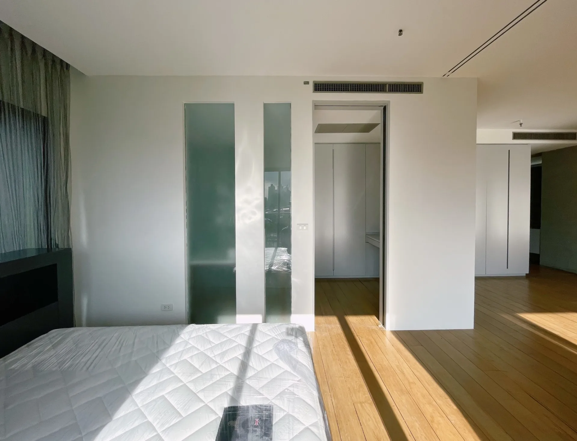 Property photos for Noble Solo