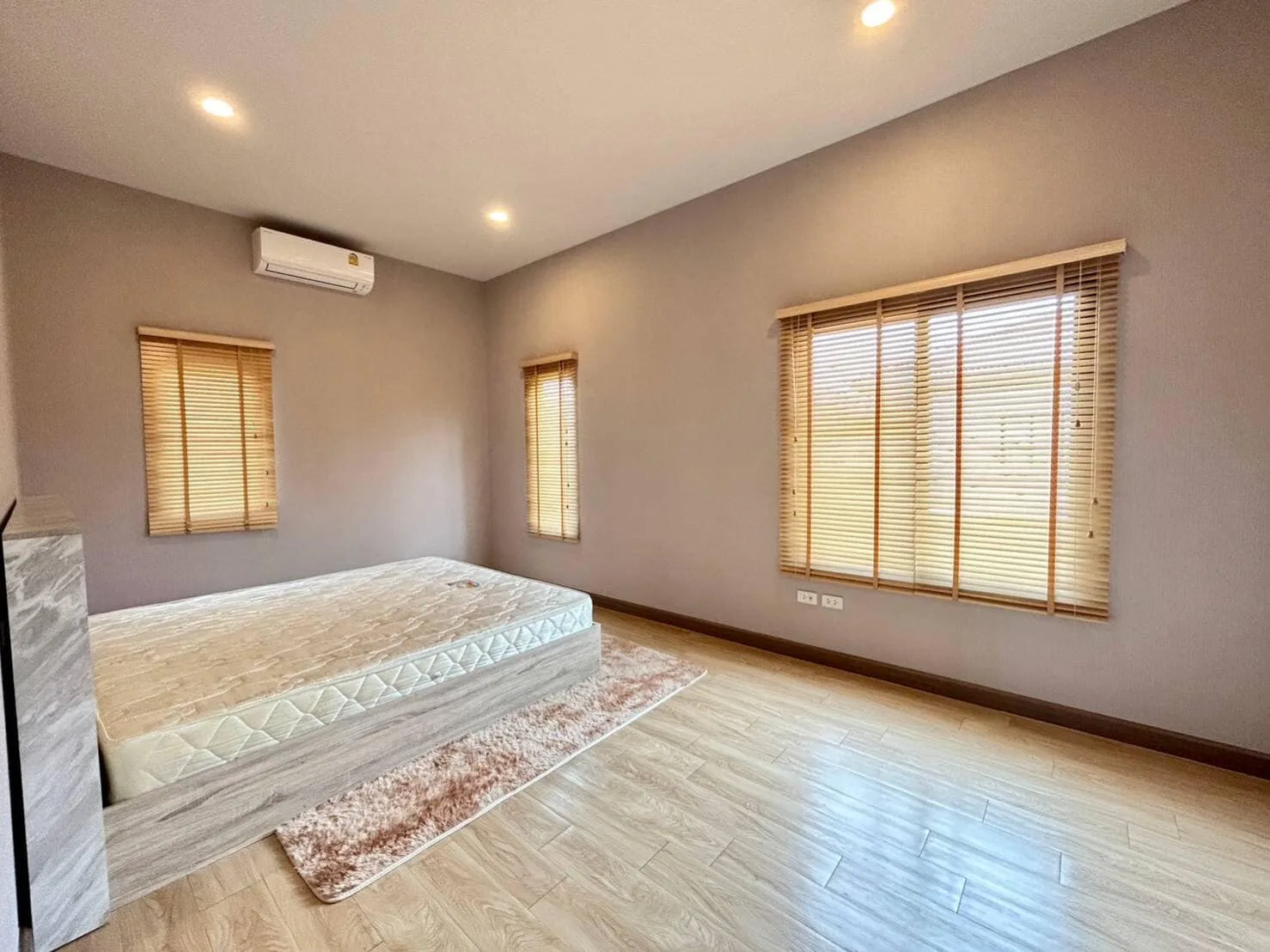 Property photos for Grand Britania Wongwaen Ramindra