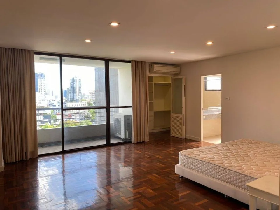 Property photos for The Habitat Sukhumvit 53