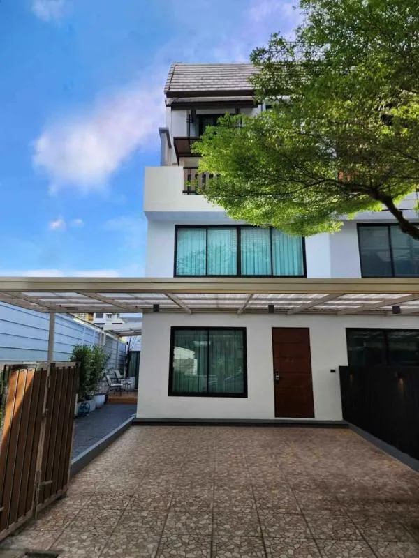 Property photos for Areeya Mandarina Sukhumvit 77