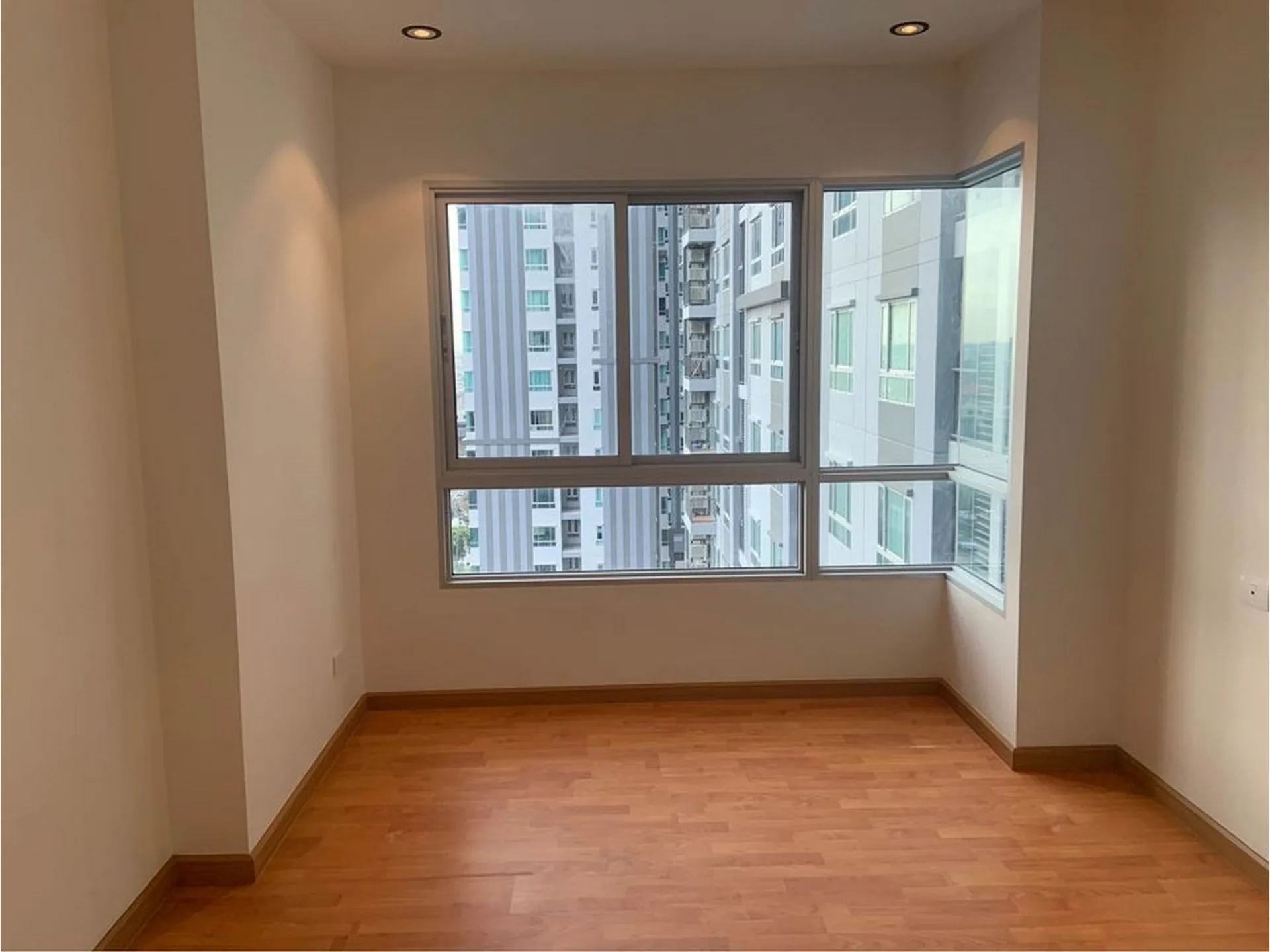 Property photos for The President Sathorn - Ratchaphruek 2