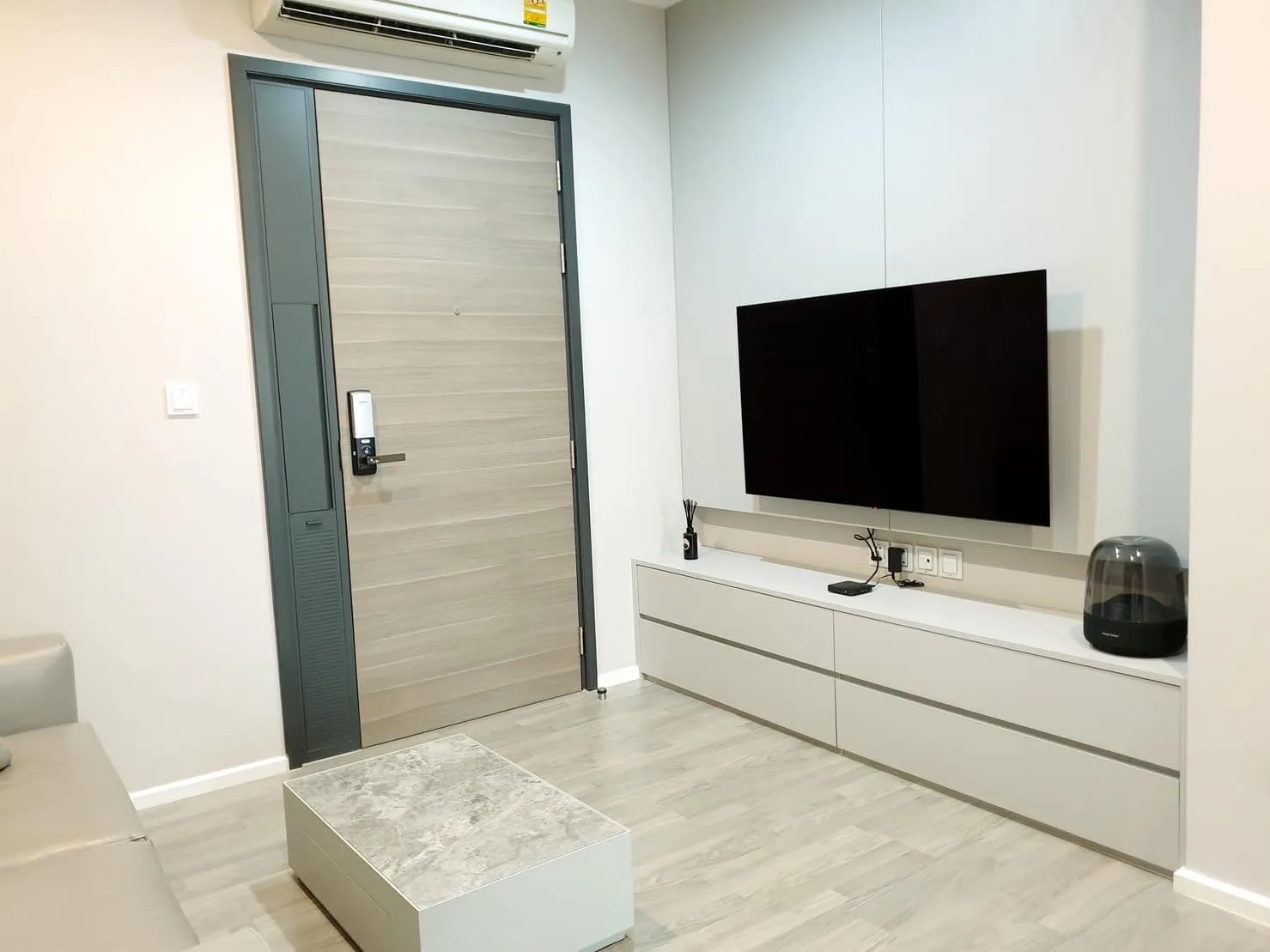 Property photos for The Room Sathorn - St.Louis