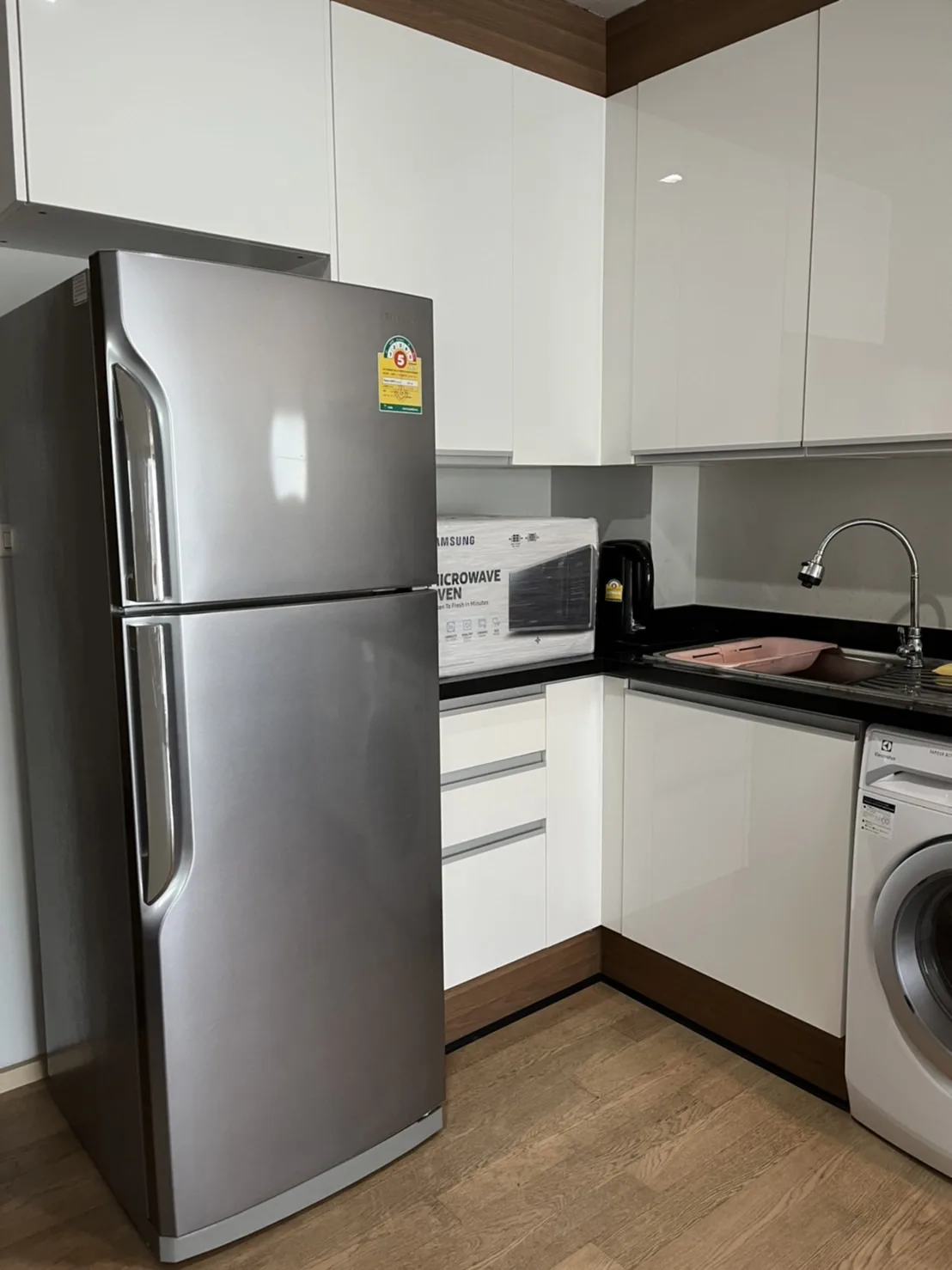 Property photos for Noble Refine