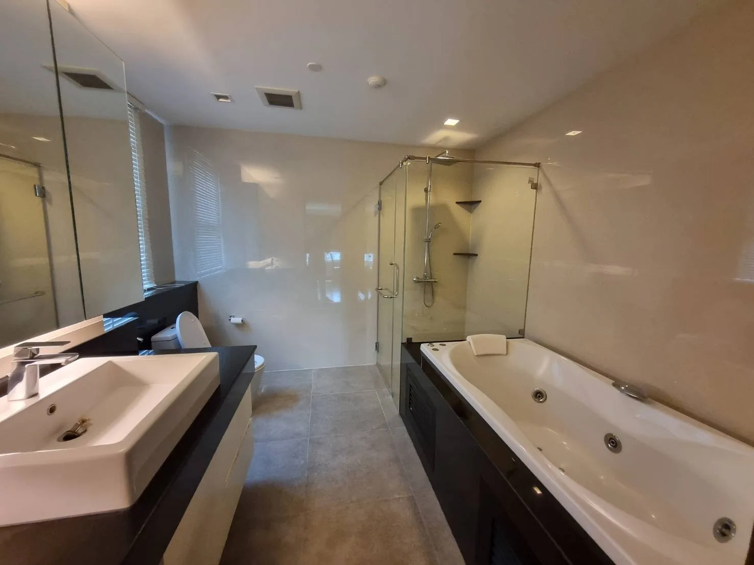 Property photos for Ideal 24