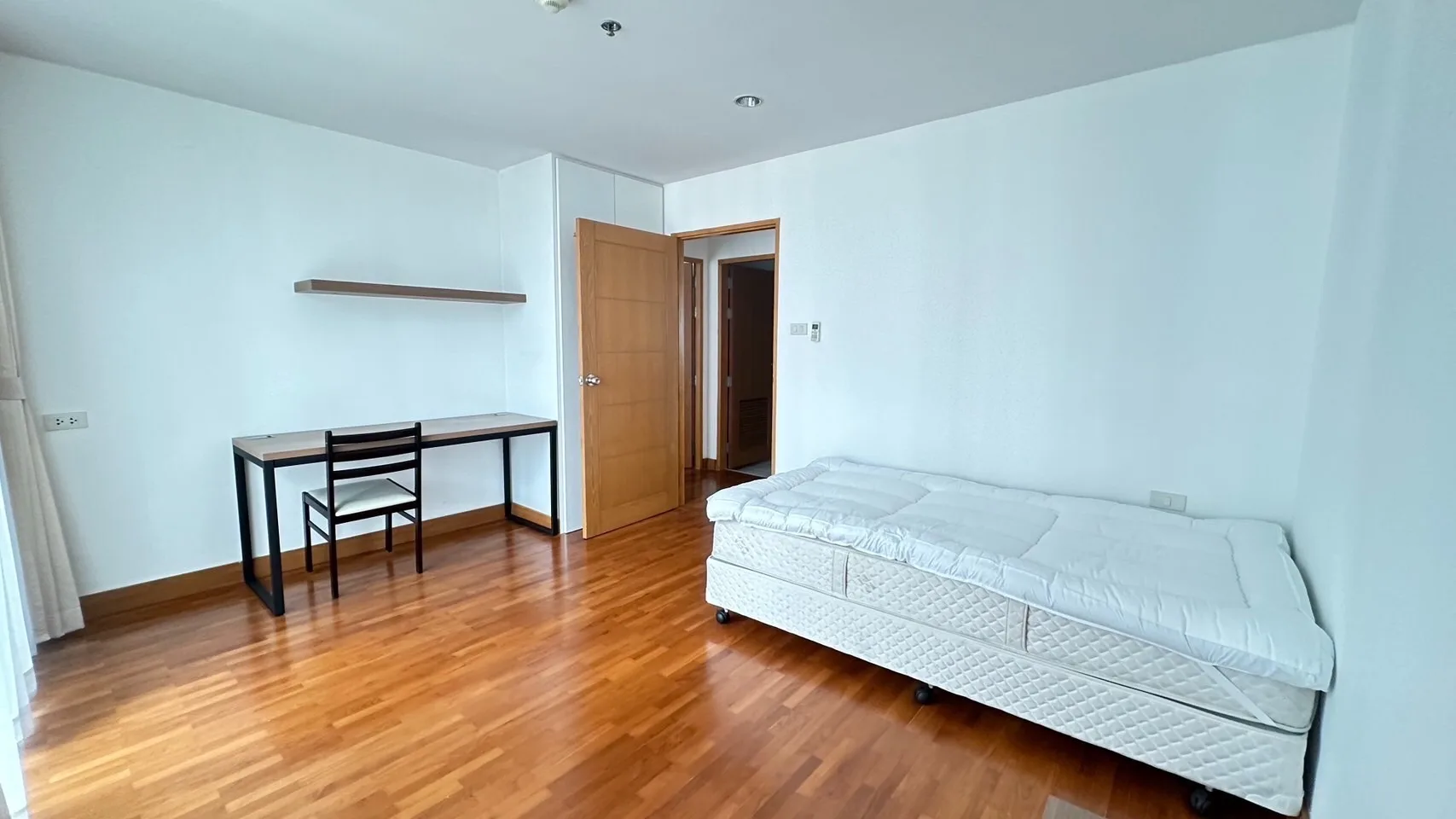 Property photos for Queen's Park View