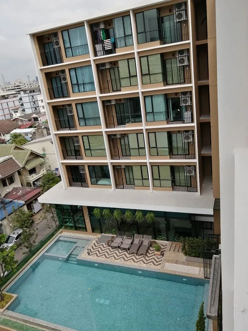 Property photos for Brown Condo Huaikwang