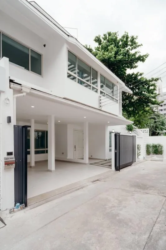 Property photos for Single House Suk 15