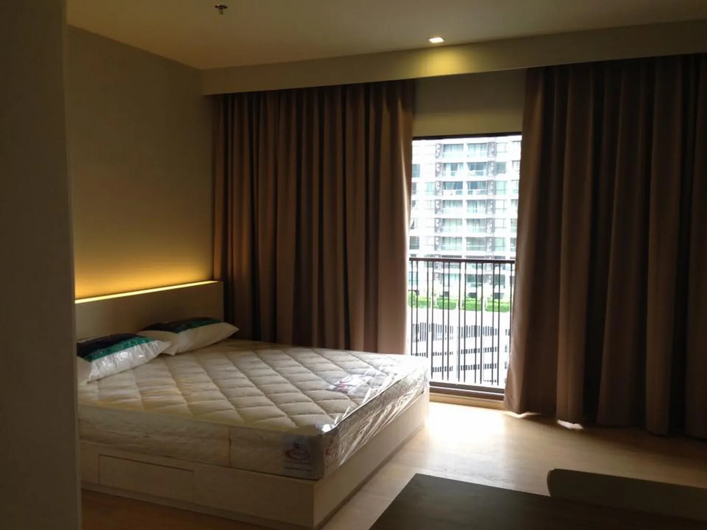 Property photos for Noble Refine