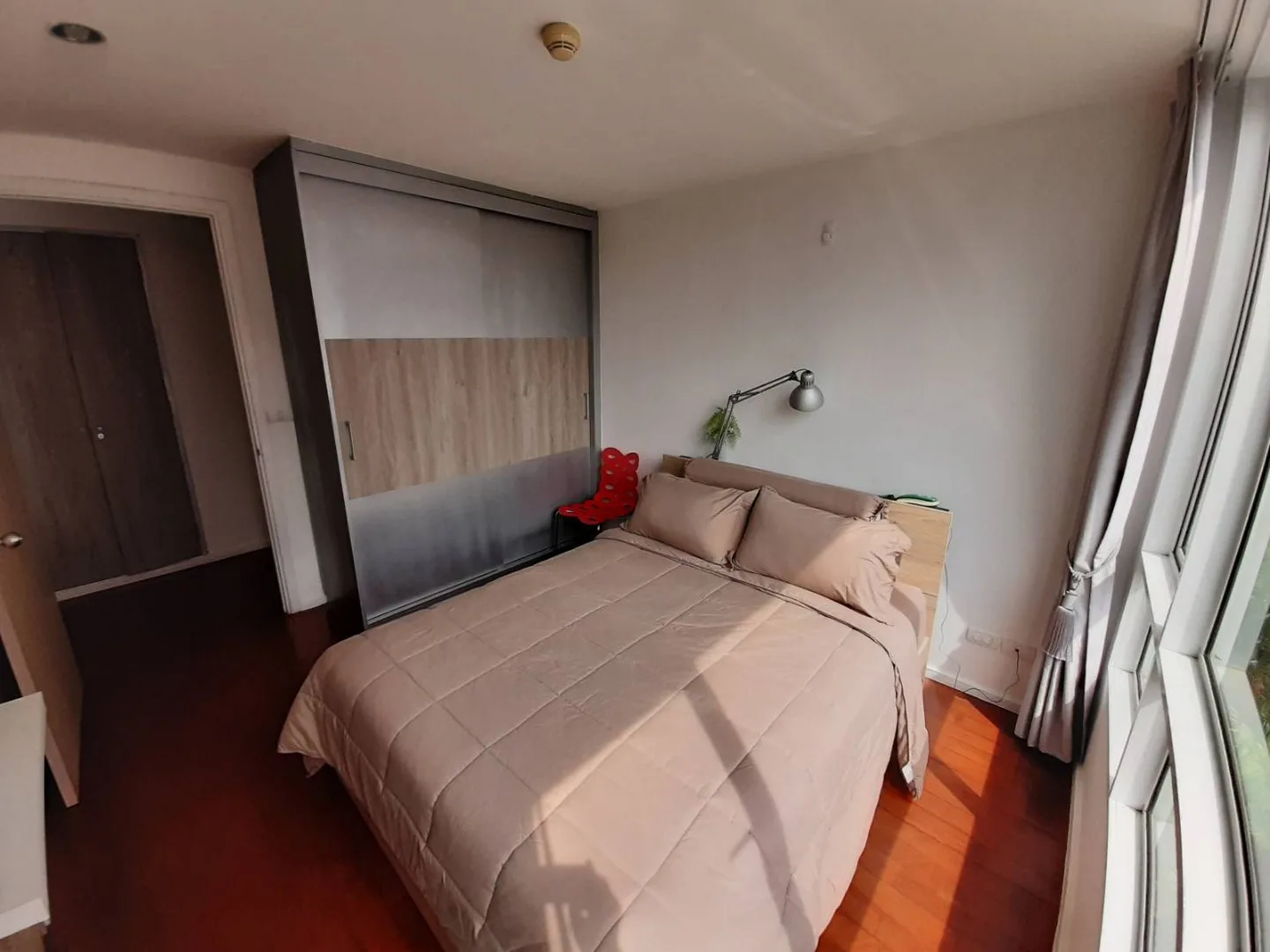 Property photos for Siri On 8