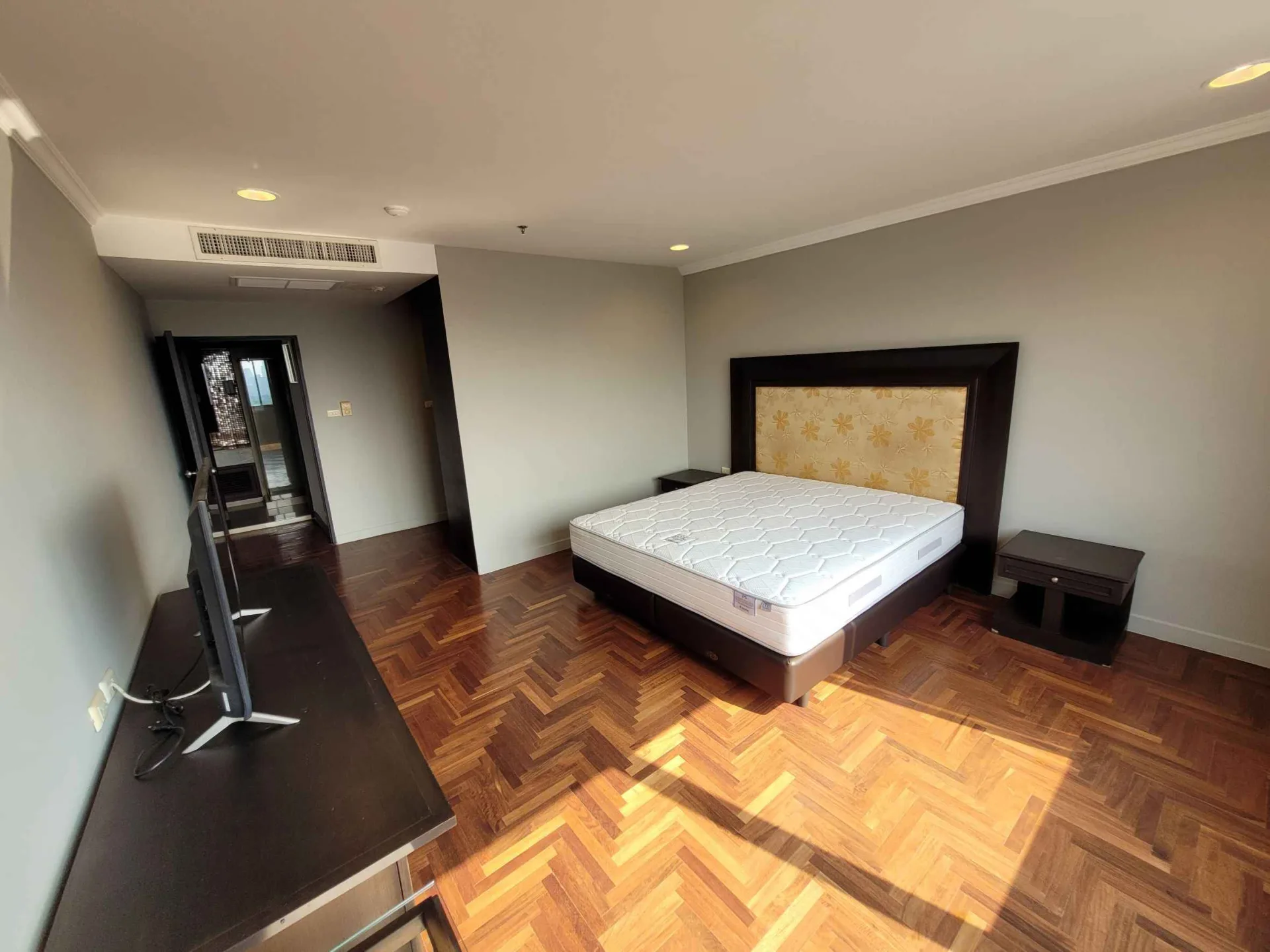 Property photos for Lake Green