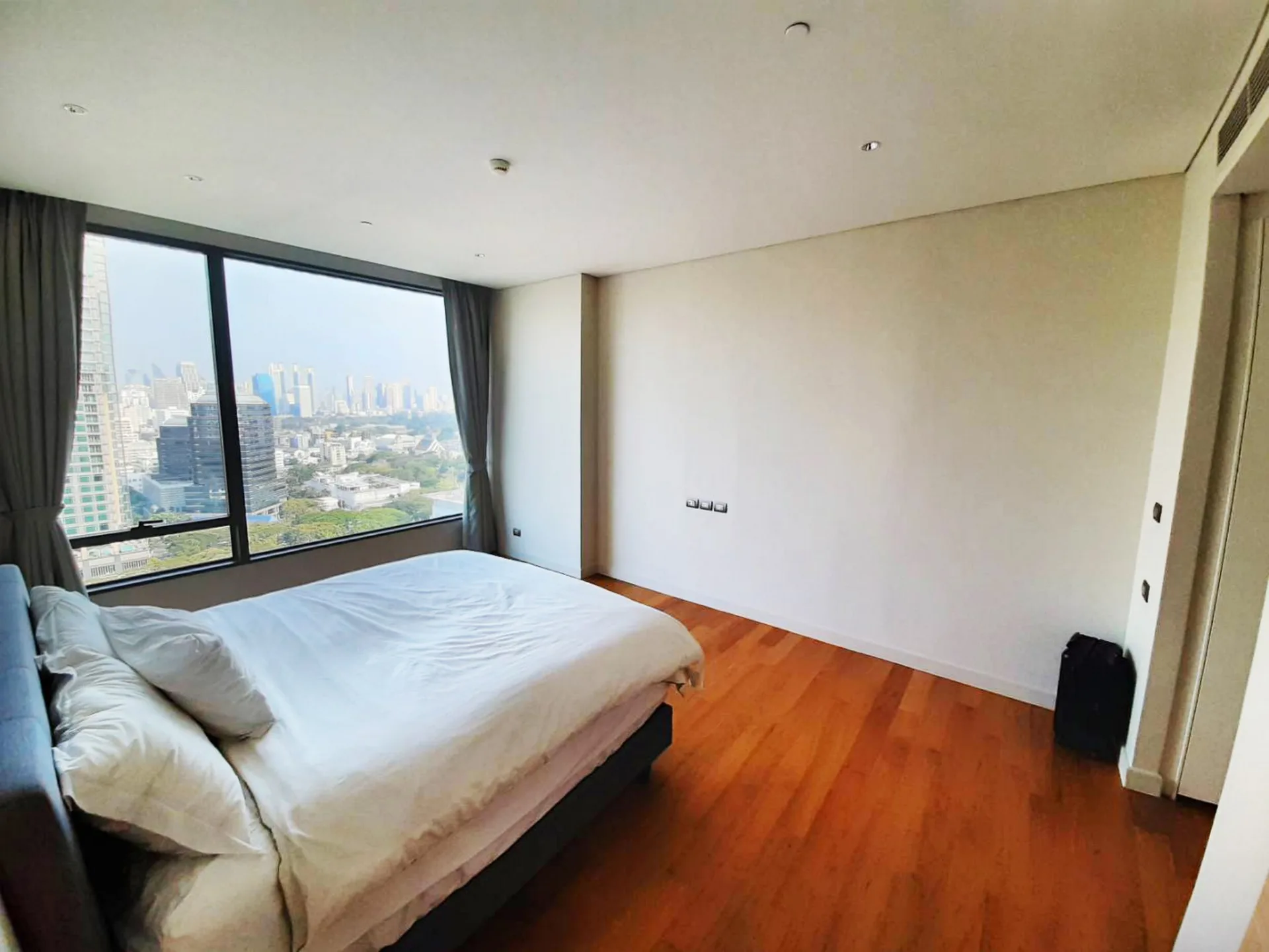 Property photos for Sindhorn Residence