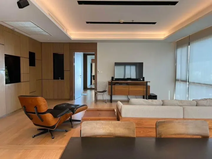 Property photos for Noble Reflex