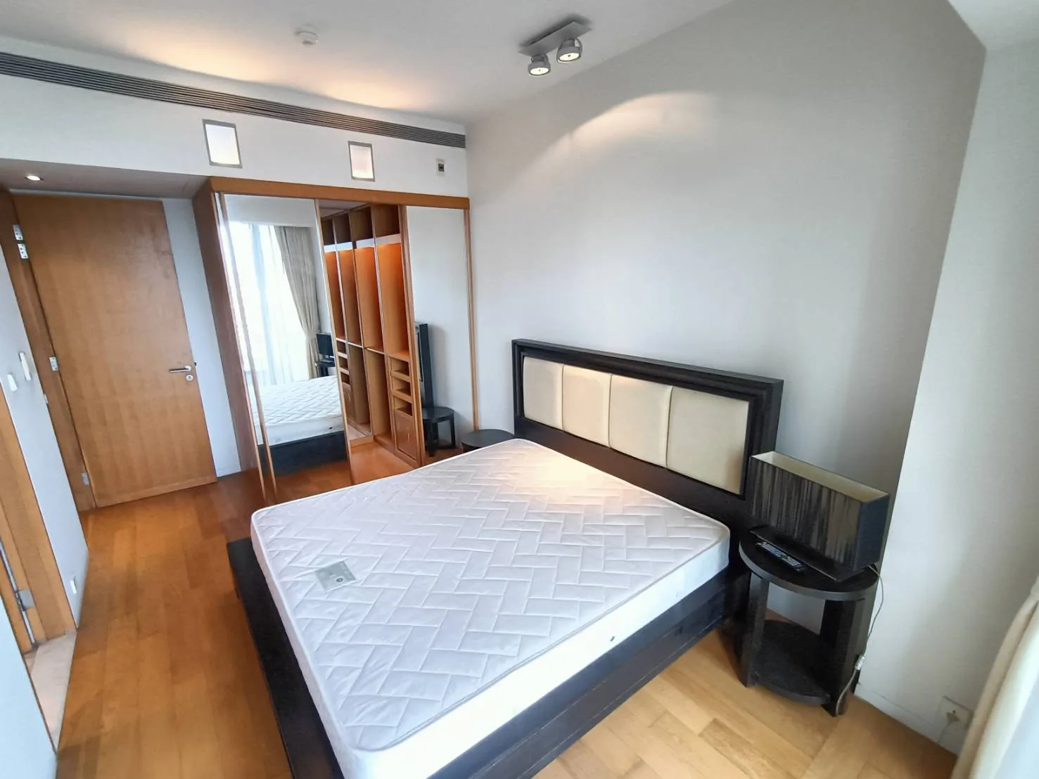 Property photos for The Met
