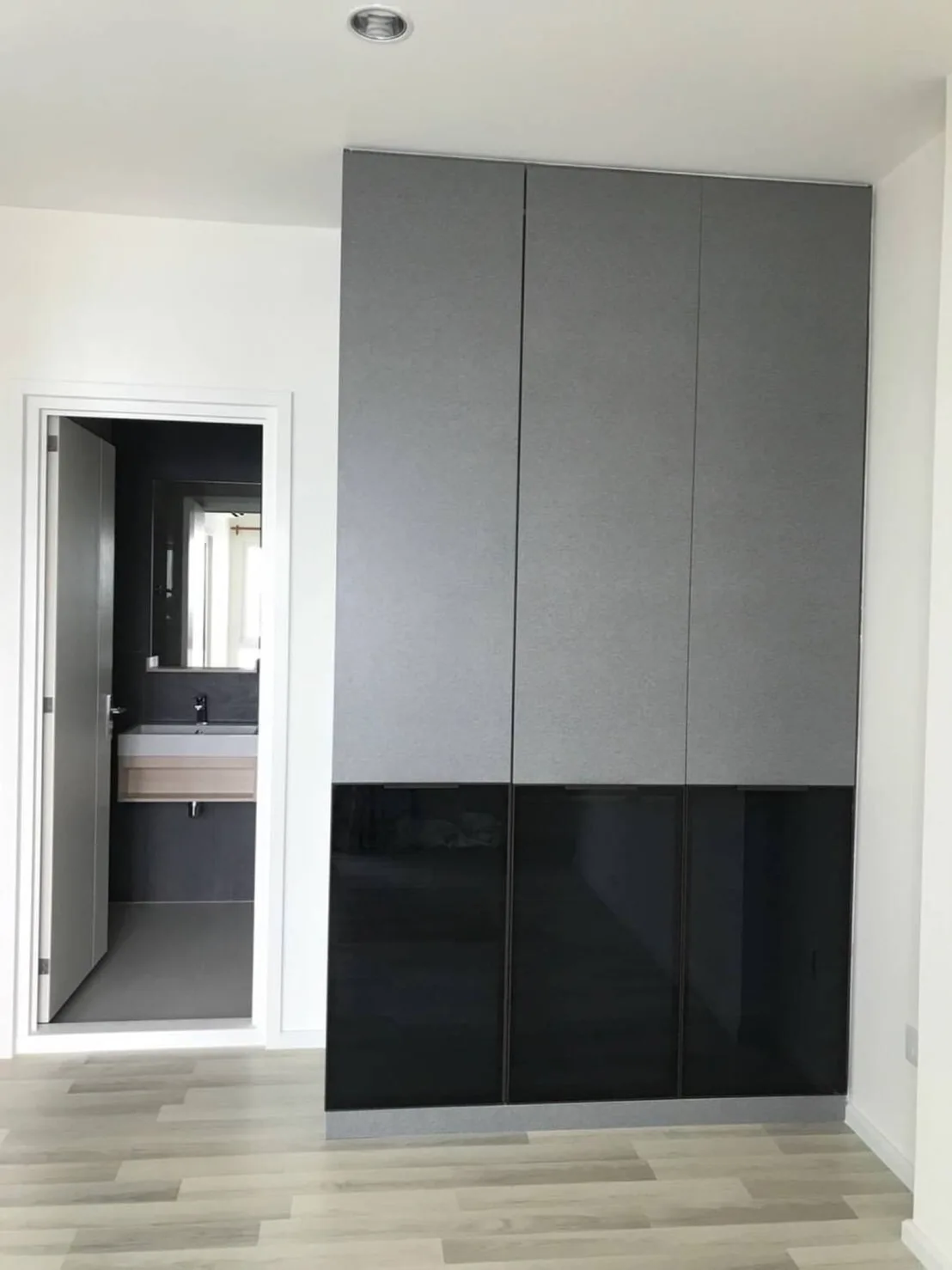 Property photos for The Key Sathorn - Charoenraj