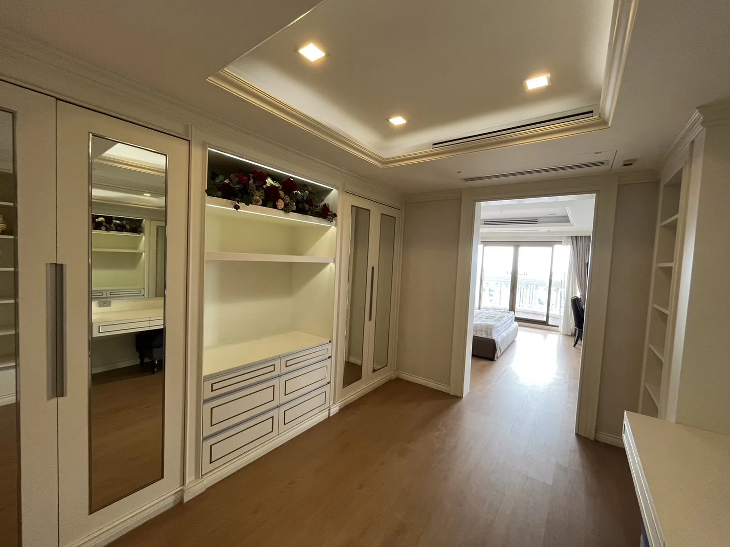 Property photos for State Tower