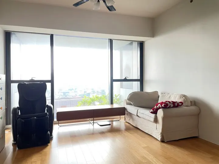 Property photos for The Met