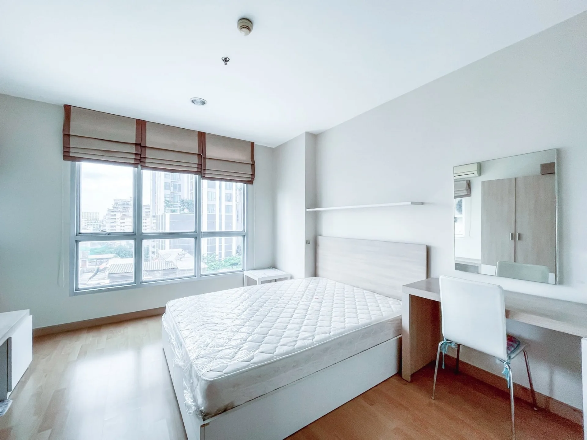 Property photos for Life @ Phahon - Ari