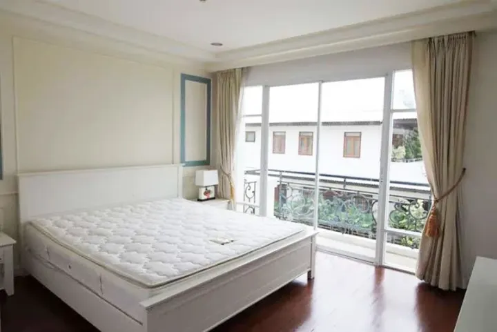 Property photos for La Vie En Rose Place