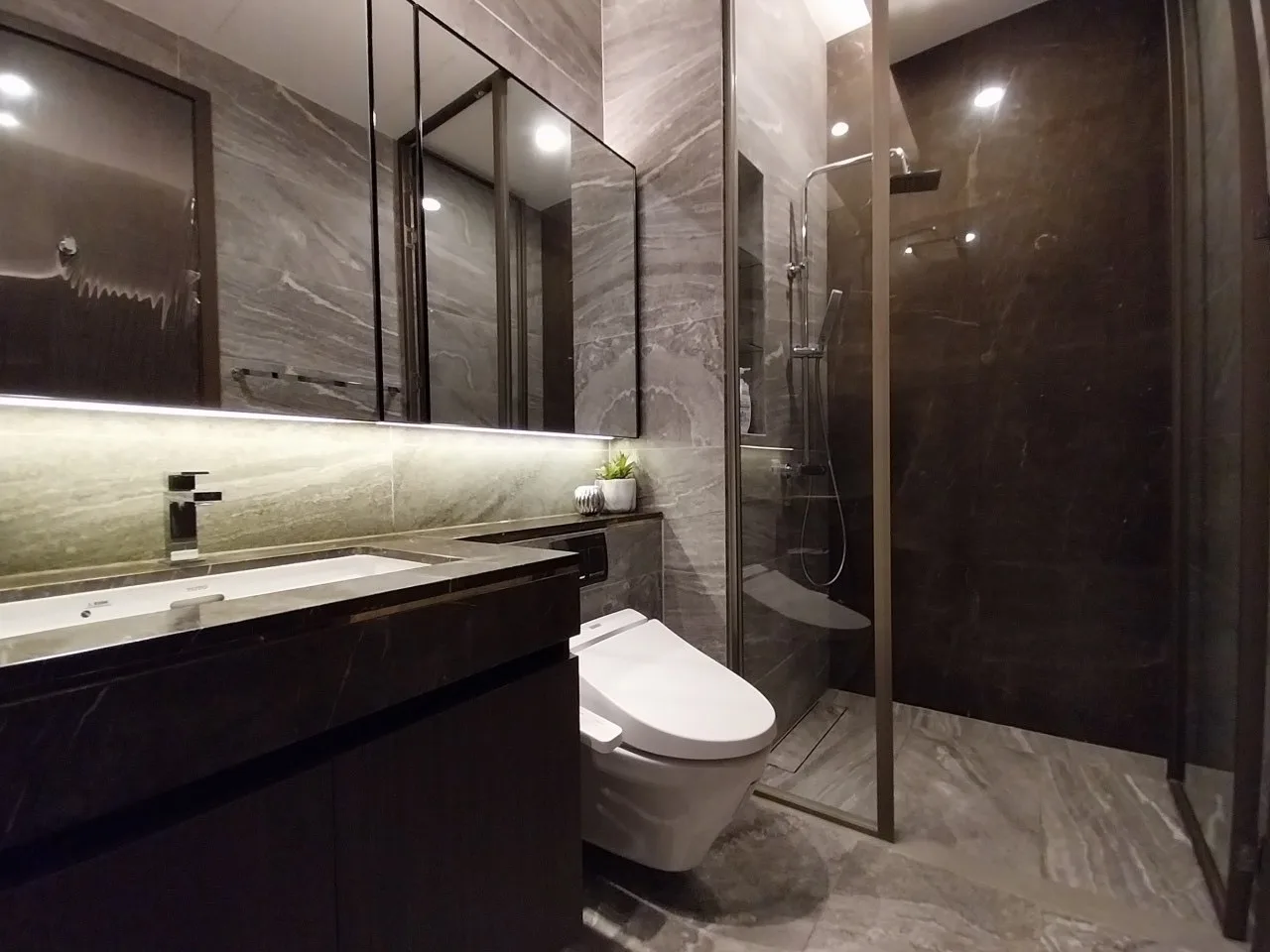 Property photos for The Esse Sukhumvit 36