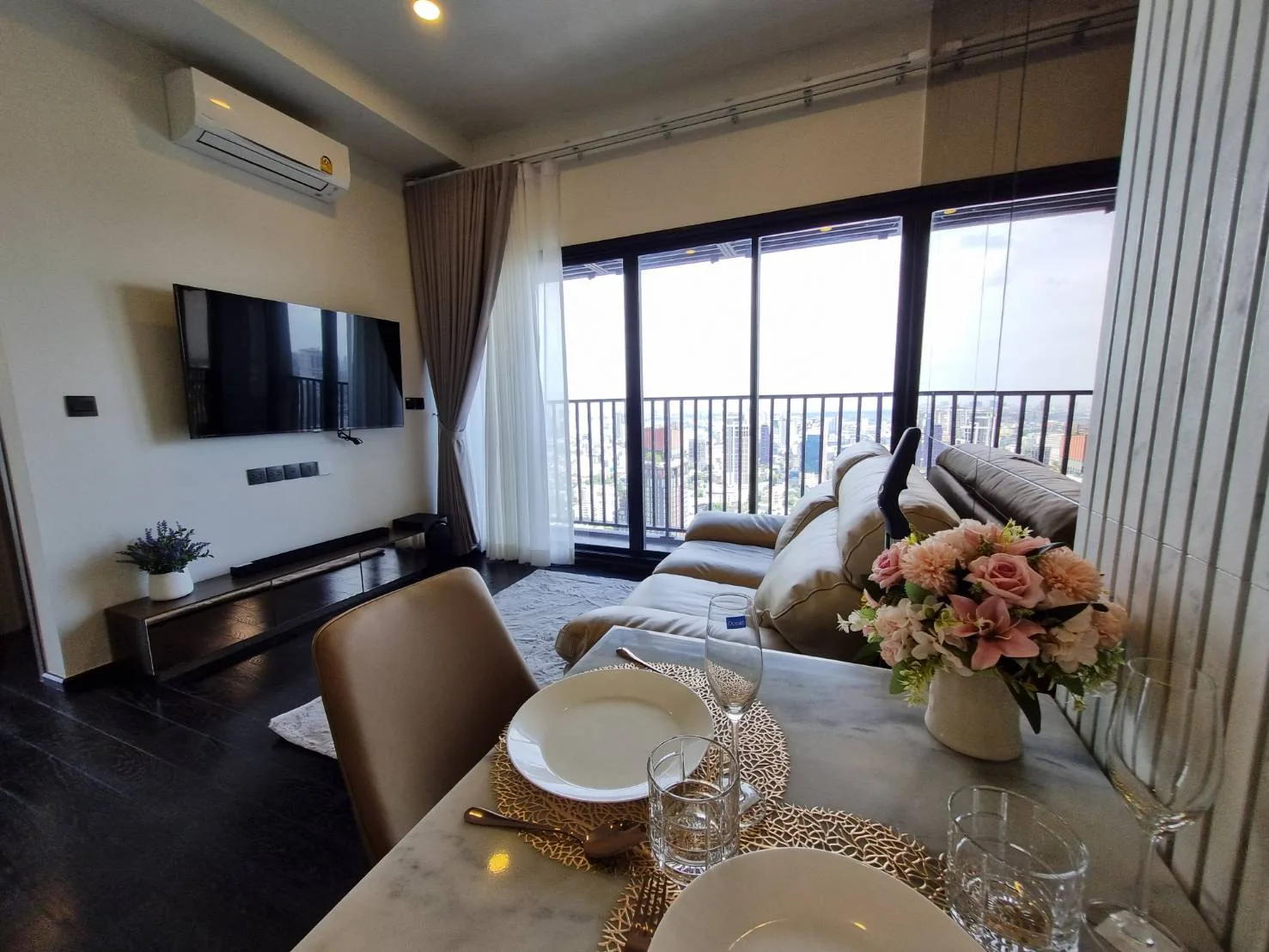 Property photos for Park Origin Thonglor