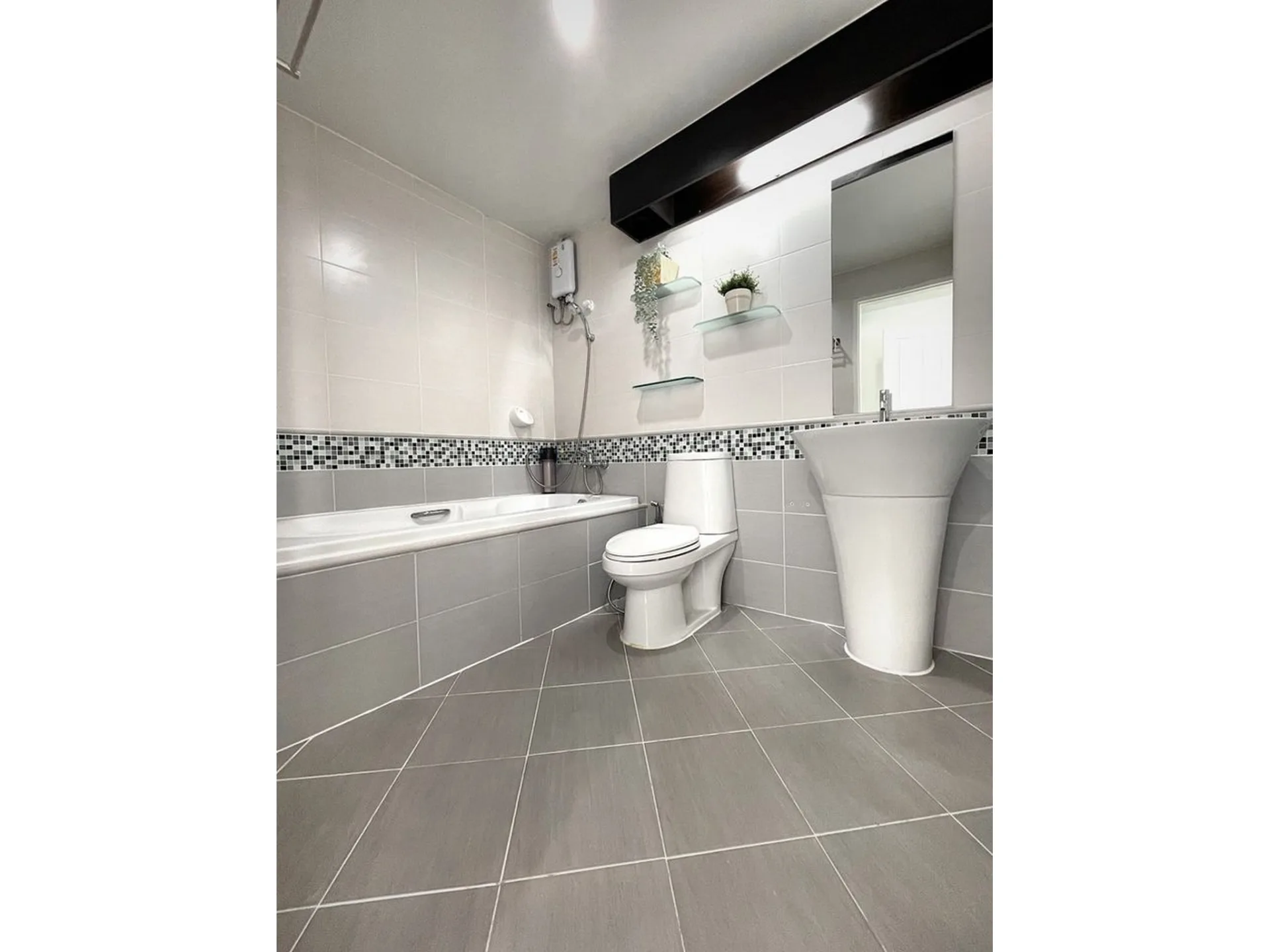 Property photos for The Waterford Sukhumvit 50 Onnut