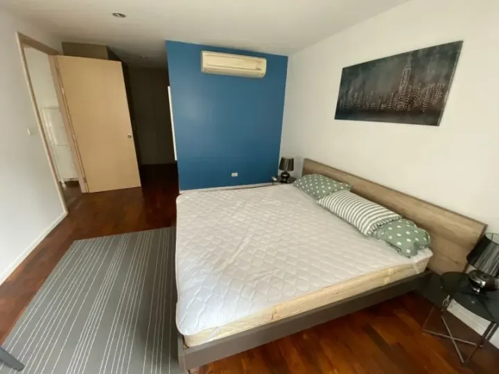 Property photos for Siri On 8