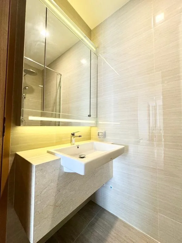 Property photos for Noble BE 33