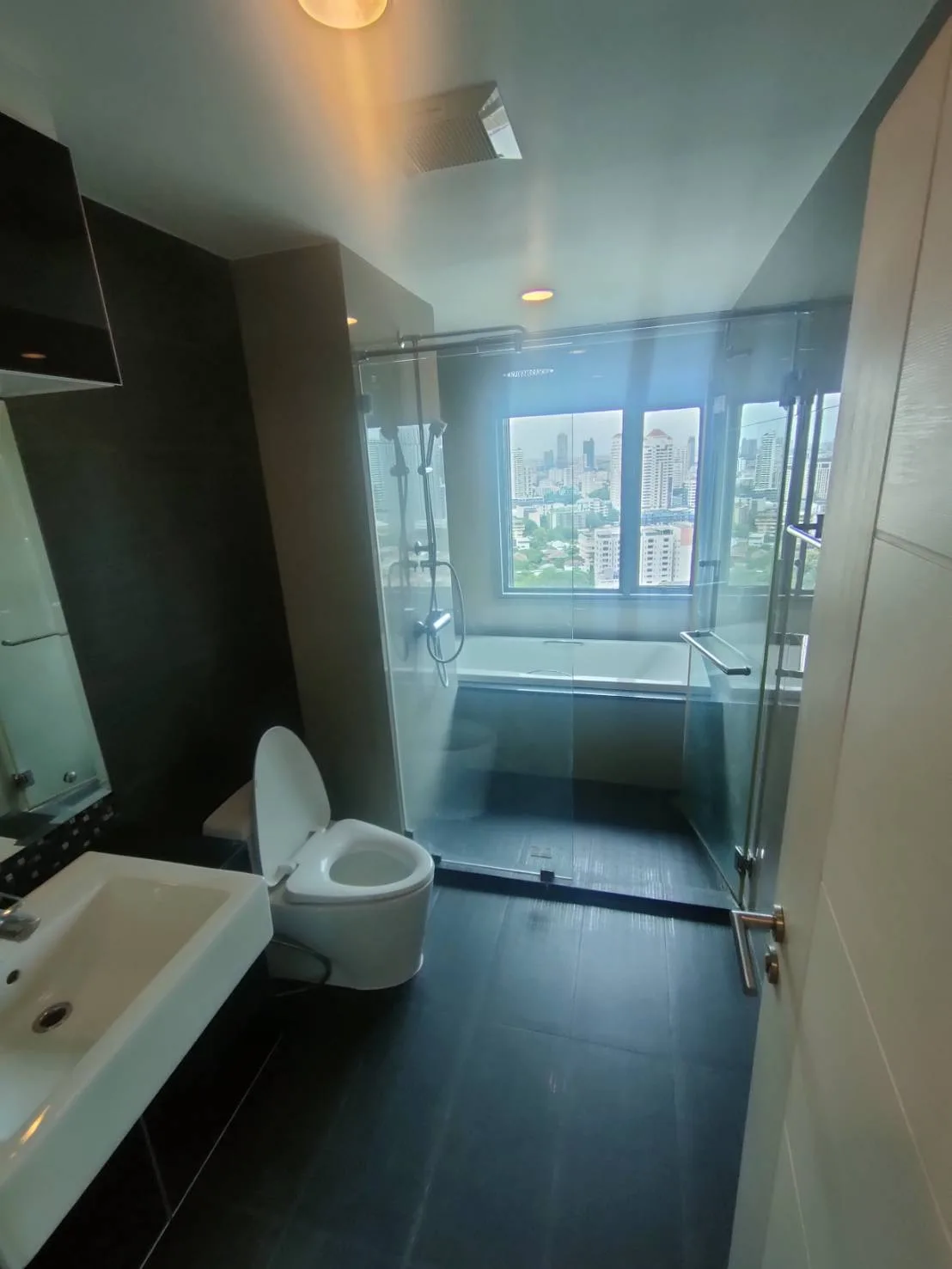 Property photos for The Crest Sukhumvit 34