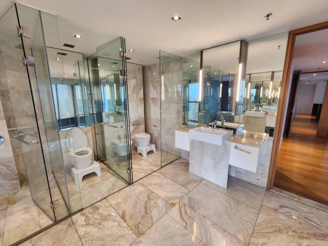 Property photos for The Met