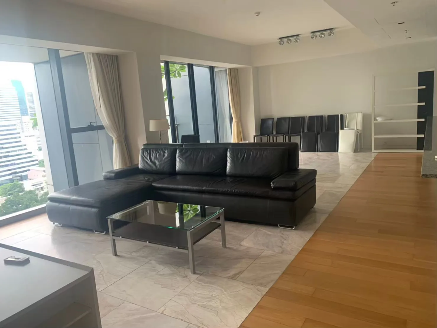 Property photos for The Met