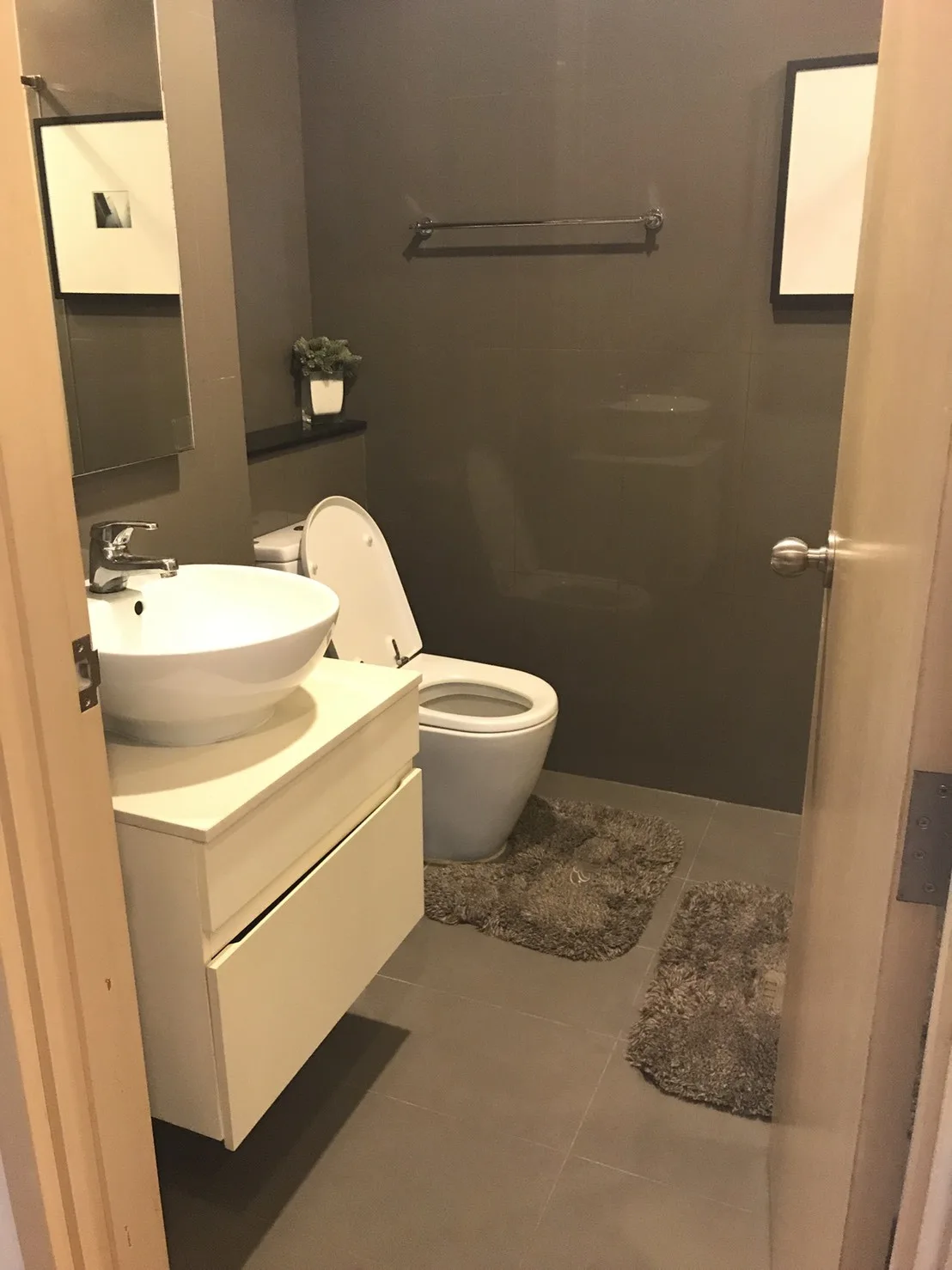 Property photos for Siri On 8