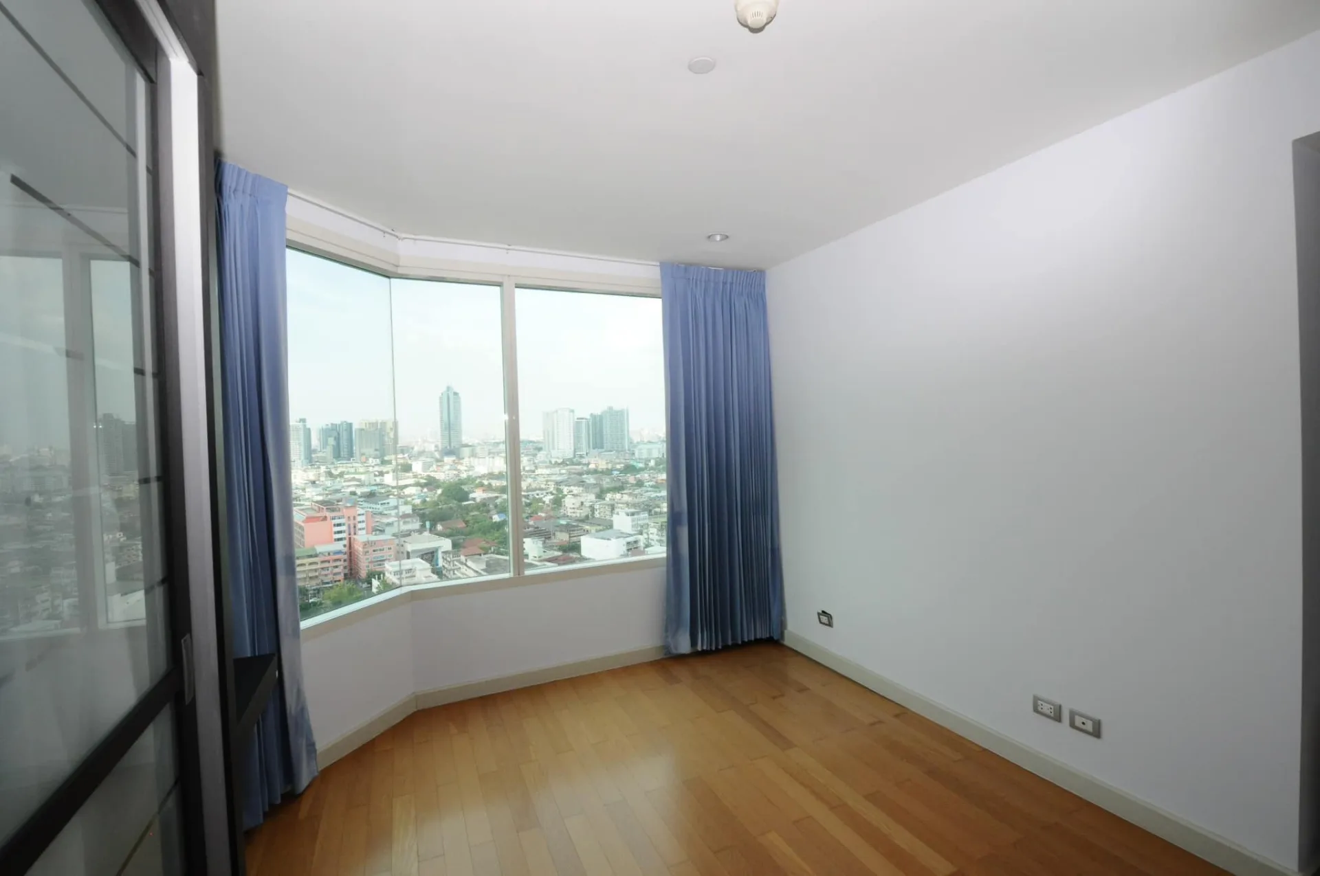 Property photos for Watermark Chaophraya
