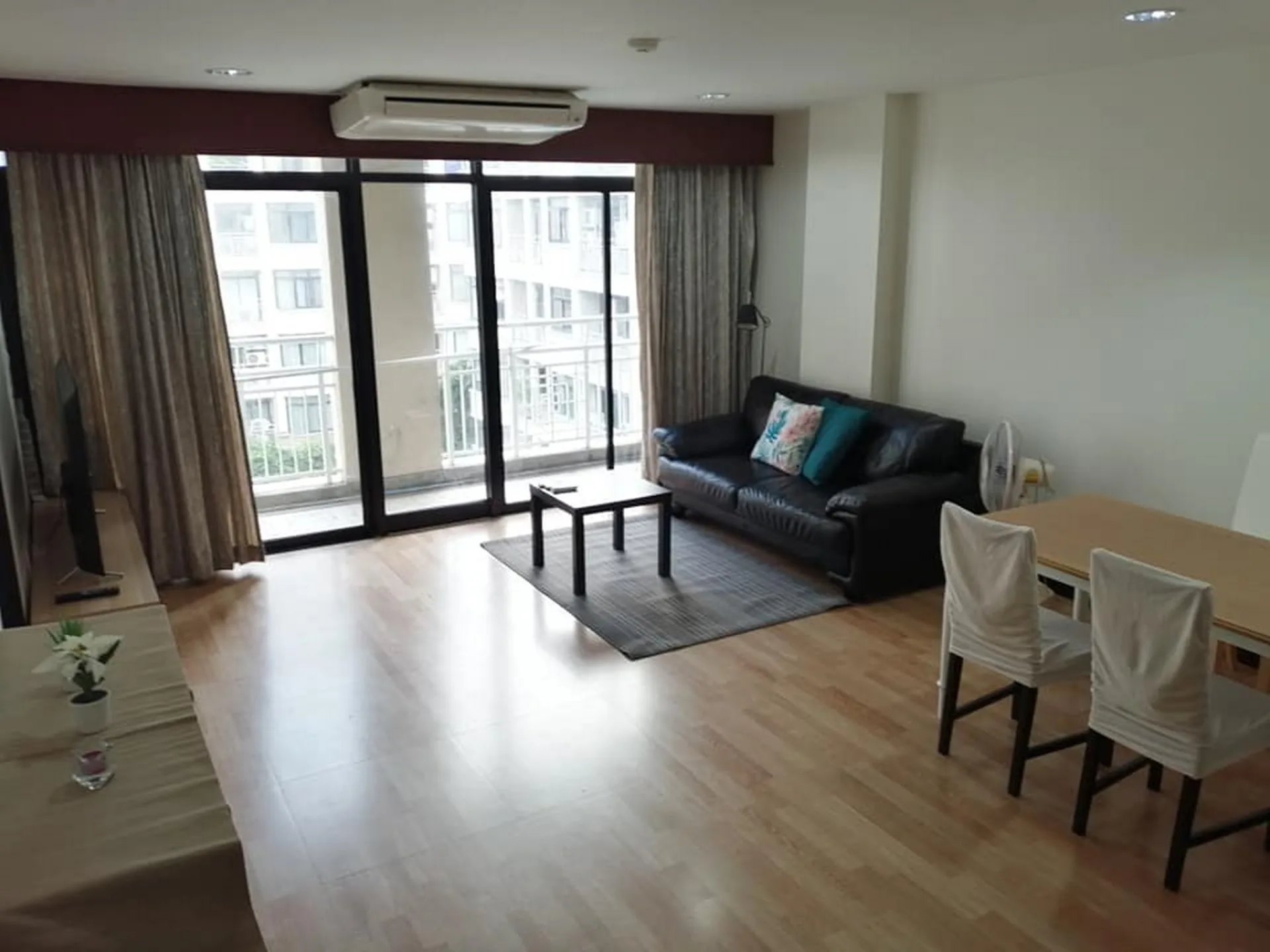 Property photos for Green Point Silom