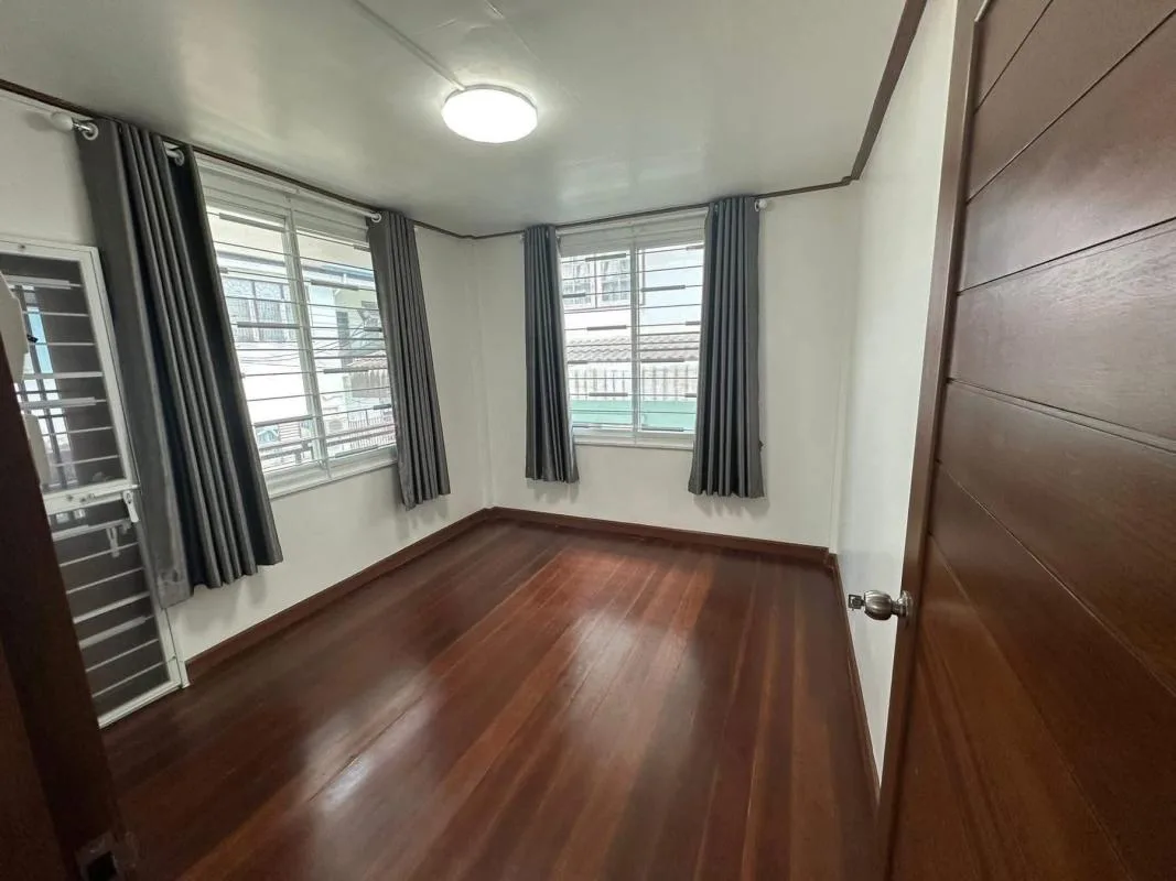 Property photos for Single Home Soi Chaturathit 2