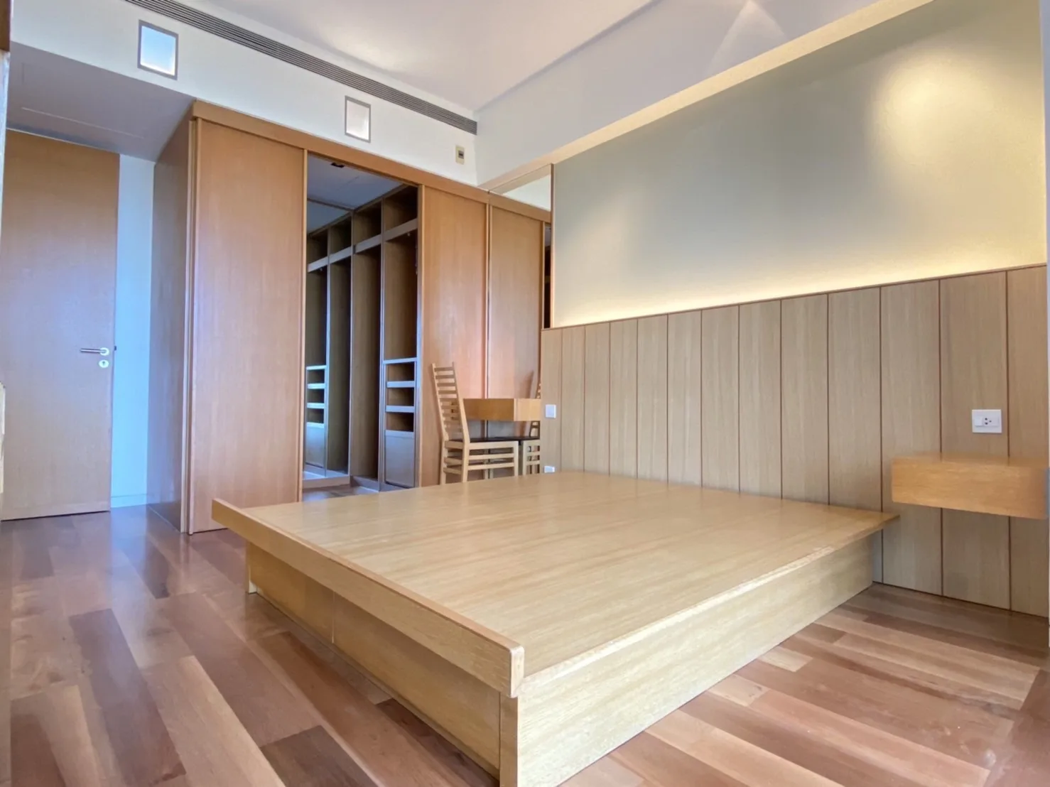 Property photos for The Met