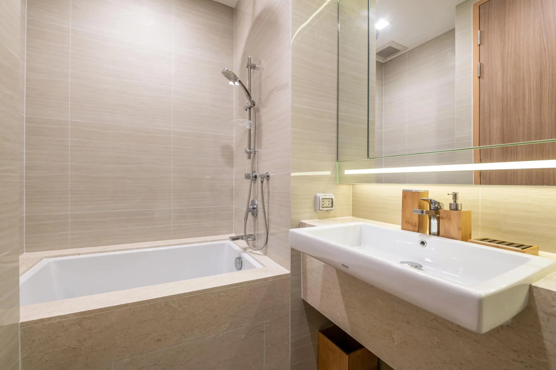 Property photos for Noble BE 33